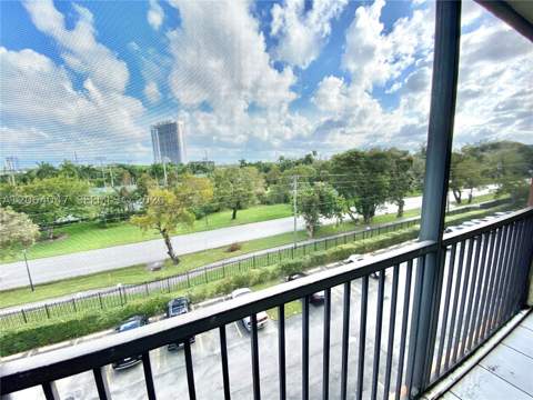 16950 Dixie A536, North Miami Beach FL - photo 8 of 15
