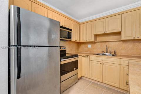 1465 NE 123rd St 416, North Miami FL - photo 8 of 20