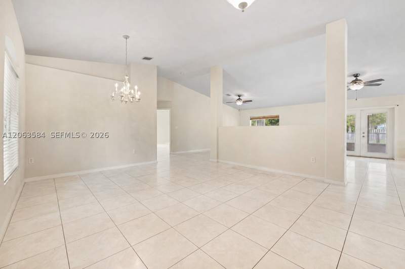 4 bedroom SingleFamilyResidence at 32361 SW 202nd Pl, Farm Land Estates, Homestead — photo 5
