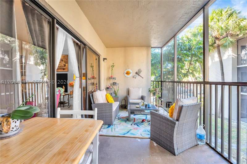 2 bedroom Condominium at 491 Ives Dairy Rd 202-5, Summertree Vilg Calif Cl, Miami — photo 4