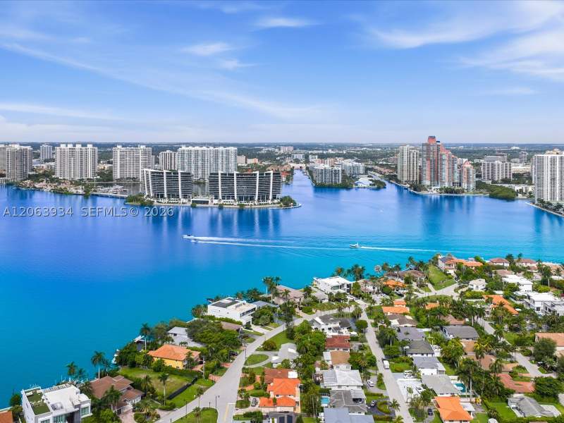 3 bedroom SingleFamilyResidence at 301 186th St, Golden Shores Ocean Blvd, Sunny Isles Beach — photo 3