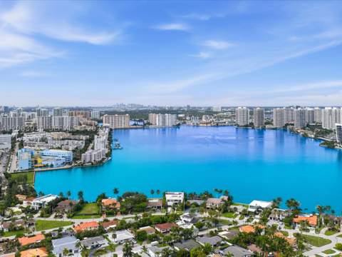 301 186th St, Sunny Isles Beach FL - photo 8 of 30