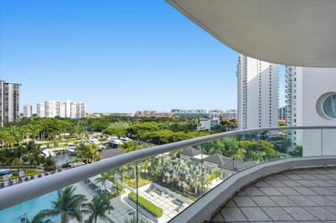 7000 W Island Boulevard 907, Aventura FL - photo 7 of 57