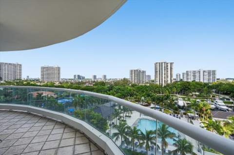 7000 W Island Boulevard 907, Aventura FL - photo 8 of 57