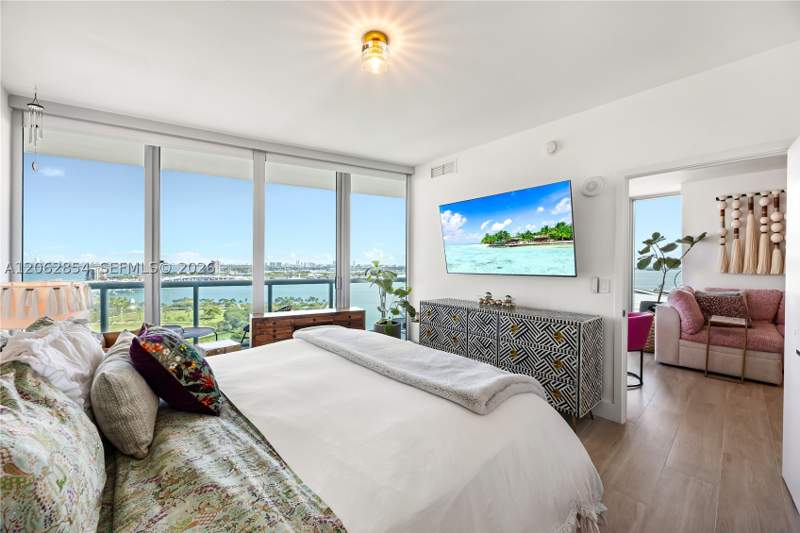 2 bedroom Condominium at 888 Biscayne Blvd 2009, Marinablue Condo, Miami — photo 2