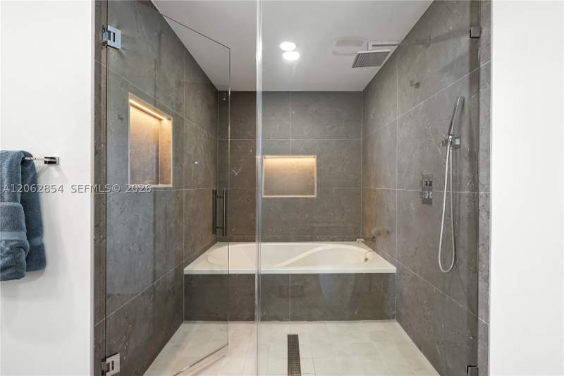 2 bedroom Condominium at 888 Biscayne Blvd 2009, Marinablue Condo, Miami — photo 5
