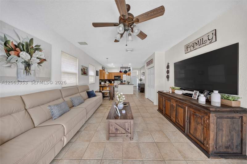 3 bedroom SingleFamilyResidence at 16437 SW 76th Ter, Continental Homes At Lago, Miami — photo 4