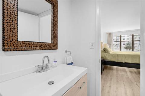 5700 Collins Ave 4C, Miami Beach FL - photo 16 of 57