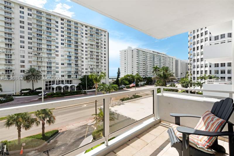 2 bedroom Condominium at 5700 Collins Ave 4C, Seacoast 5700 Condo, Miami Beach — photo 3