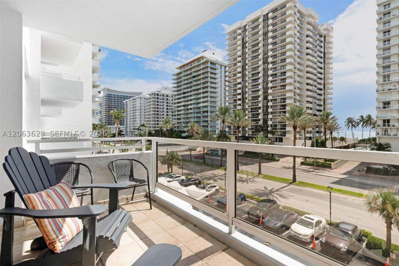 2 bedroom Condominium at 5700 Collins Ave 4C, Seacoast 5700 Condo, Miami Beach — photo 4