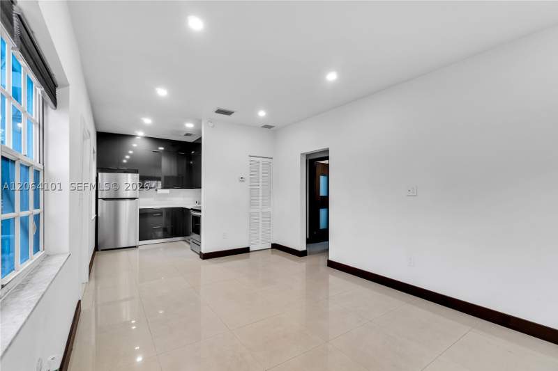 2 bedroom Condominium at 8335 E Crespi Blvd 4, Oasis On The Beach Condo, Miami Beach — photo 4