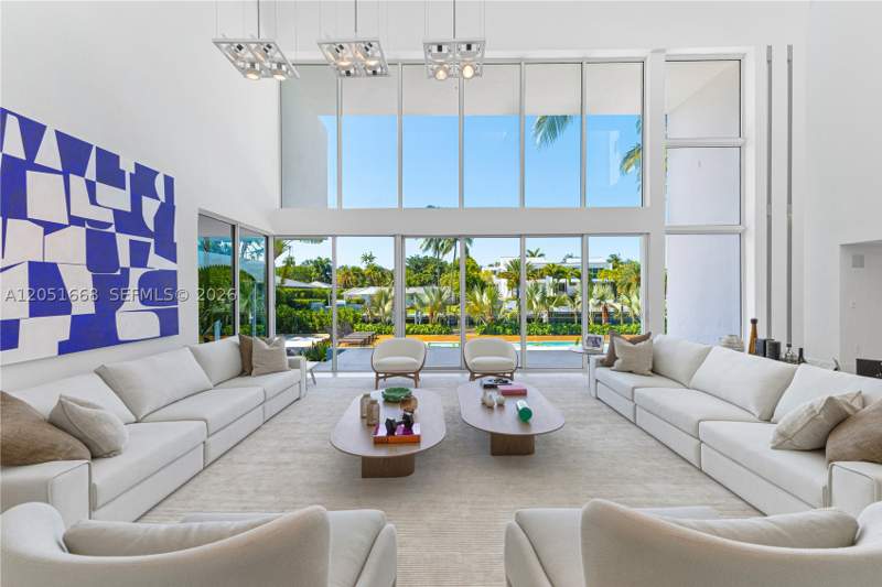 4 bedroom SingleFamilyResidence at 161 Cape Florida Drive, Cape Florida Sub Sec 3, Key Biscayne — photo 2