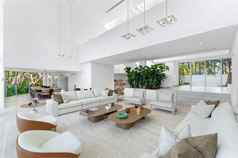 4 bedroom SingleFamilyResidence at 161 Cape Florida Drive, Cape Florida Sub Sec 3, Key Biscayne — photo 3