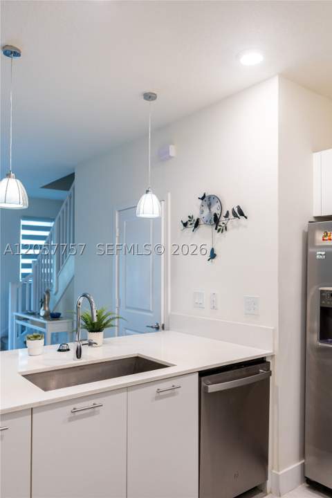 4623 NW 83rd Pkwy, Doral FL - photo 13 of 49