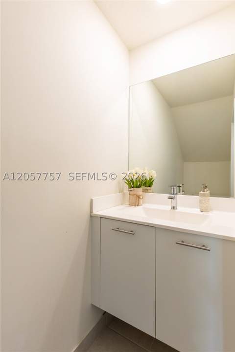 4623 NW 83rd Pkwy, Doral FL - photo 16 of 49