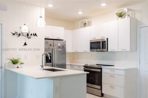 4623 NW 83rd Pkwy, Doral FL - photo 7 of 49