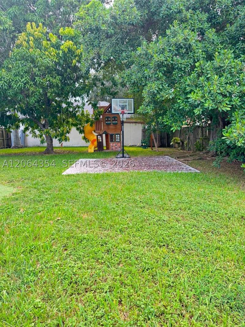 3 bedroom SingleFamilyResidence at 12927 SW 251st St, Chante-Clare, Homestead — photo 4