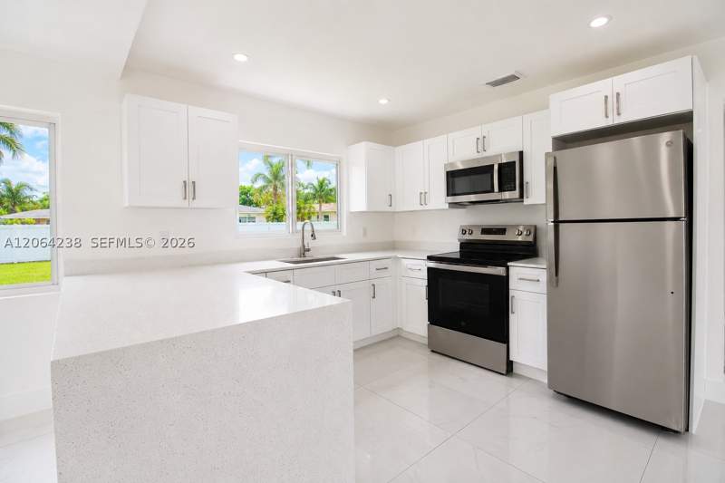 3 bedroom SingleFamilyResidence at 2870 NW 169th Ter, Golden Glades Park 5th Ad, Miami Gardens — photo 4