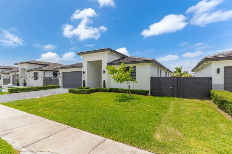 5 bedroom SingleFamilyResidence at 12933 SW 227th St, Venture Homes, Miami — photo 1