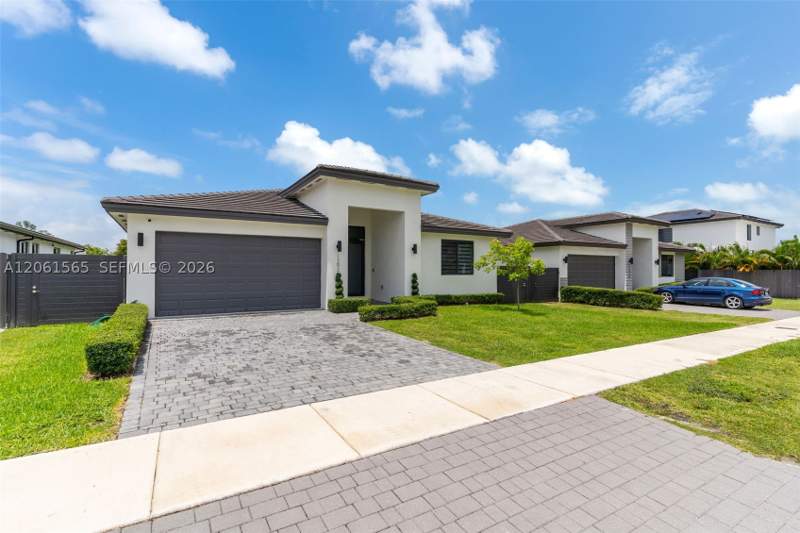 5 bedroom SingleFamilyResidence at 12933 SW 227th St, Venture Homes, Miami — photo 2