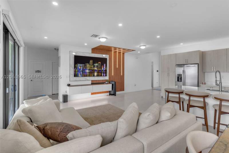 5 bedroom SingleFamilyResidence at 12933 SW 227th St, Venture Homes, Miami — photo 5