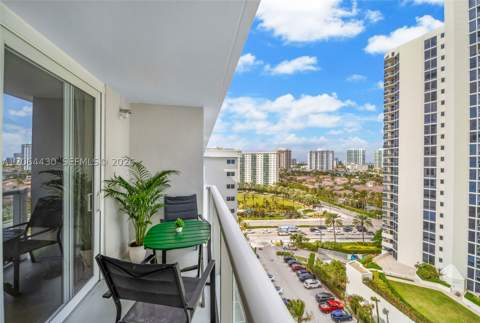 19201 N Collins Ave 1117, Sunny Isles Beach FL - photo 10 of 22