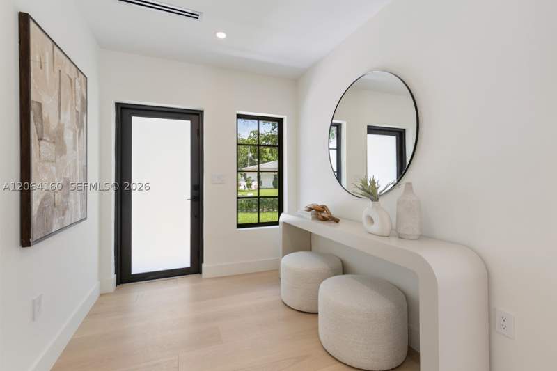 3 bedroom SingleFamilyResidence at 118 Sarto Ave, COCONUT GR SEC 1 C GAB, Coral Gables — photo 2