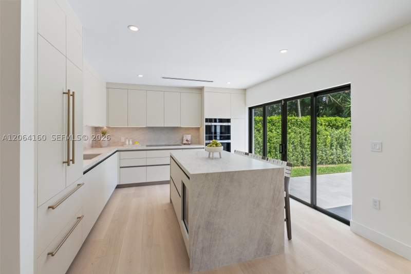 3 bedroom SingleFamilyResidence at 118 Sarto Ave, COCONUT GR SEC 1 C GAB, Coral Gables — photo 4
