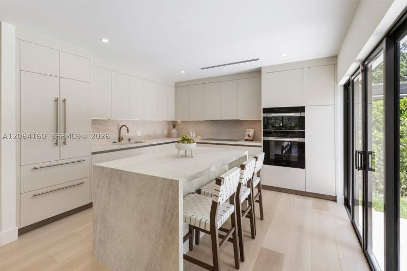 3 bedroom SingleFamilyResidence at 118 Sarto Ave, COCONUT GR SEC 1 C GAB, Coral Gables — photo 5