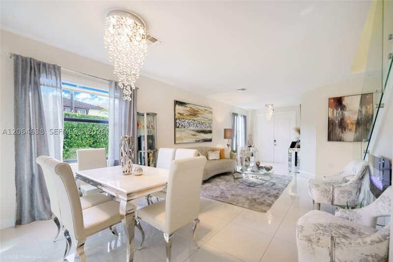 4 bedroom SingleFamilyResidence at 8723 NW 102nd Pl, Grand Bay North, Doral — photo 5