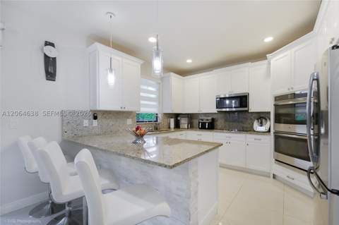 8723 NW 102nd Pl, Doral FL - photo 6 of 26