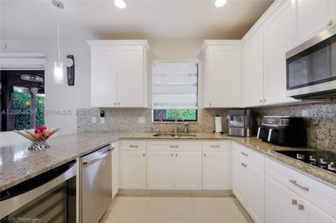 8723 NW 102nd Pl, Doral FL - photo 7 of 26