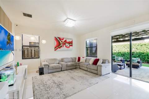 8723 NW 102nd Pl, Doral FL - photo 8 of 26
