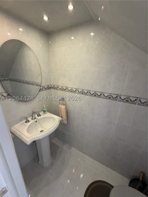 2761 NE 165th Ter 27, North Miami Beach FL - photo 10 of 24