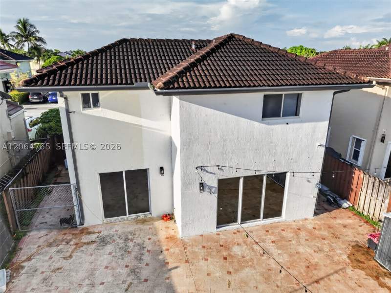 3 bedroom SingleFamilyResidence at 14137 SW 164th Ter, Laguna Ponds Sec 2, Miami — photo 2