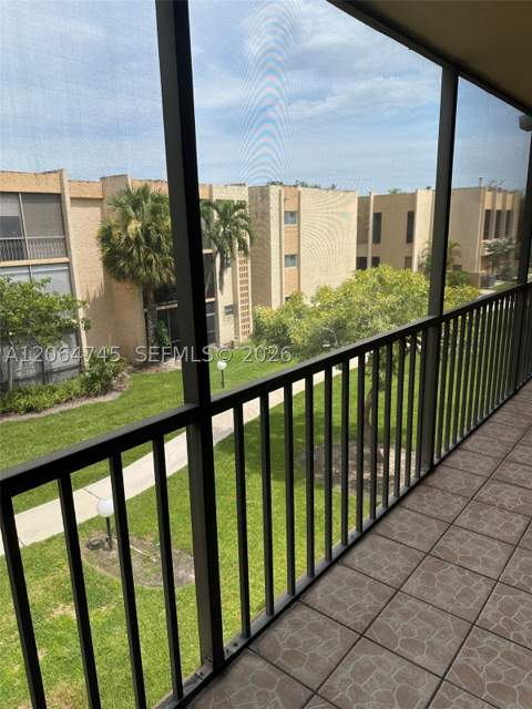 8415 SW 107th Ave 303W, Miami FL - photo 12 of 34