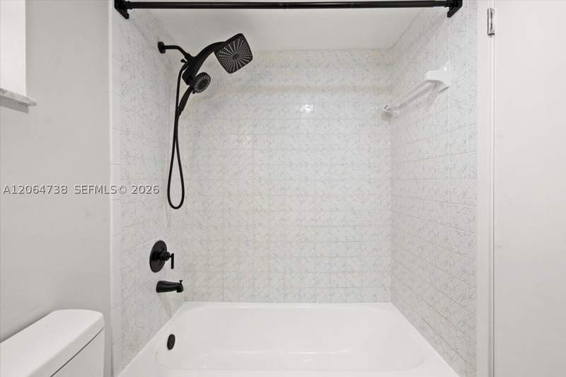 2 bedroom Condominium at 447 NE 195 th St 414, Royal Oaks Condo, Miami — photo 5