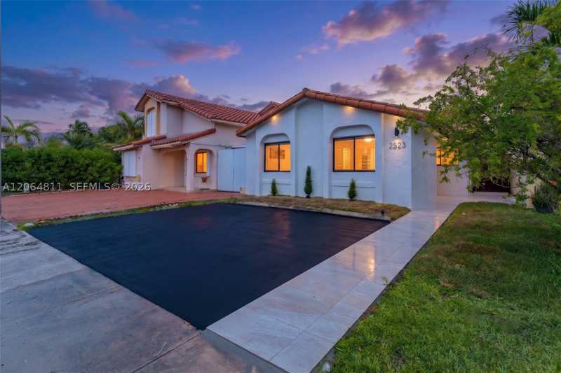 3 bedroom SingleFamilyResidence at 2523 W 65th St, El Prado By The Lake, Hialeah — photo 1