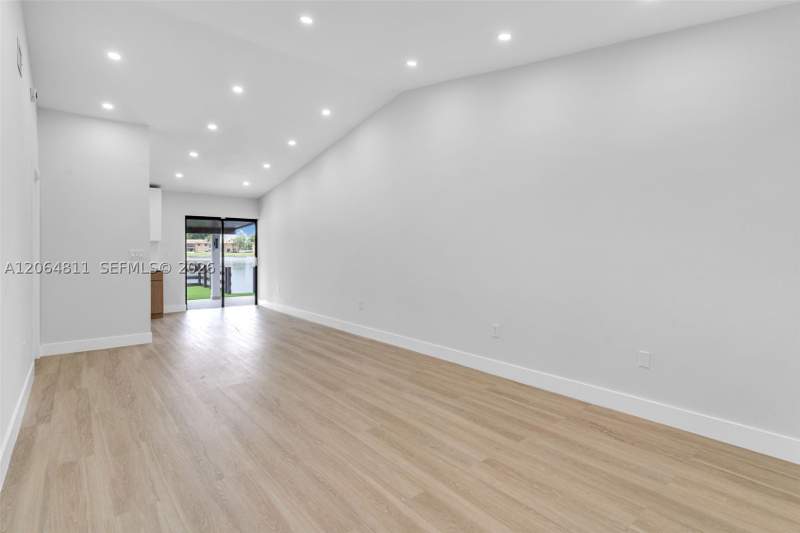 3 bedroom SingleFamilyResidence at 2523 W 65th St, El Prado By The Lake, Hialeah — photo 5