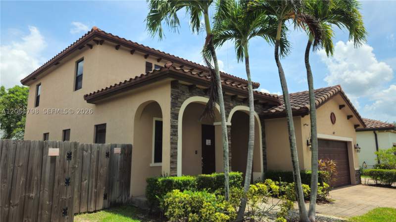 5 bedroom SingleFamilyResidence at 3477 SE 3rd St, Baywinds Of Dominica And, Homestead — photo 2