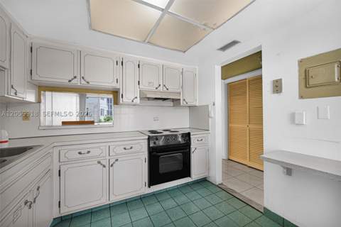 18555 NE 14th Ave 502, Miami FL - photo 17 of 43
