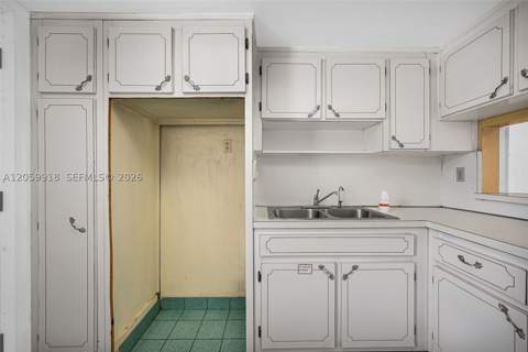 18555 NE 14th Ave 502, Miami FL - photo 18 of 43