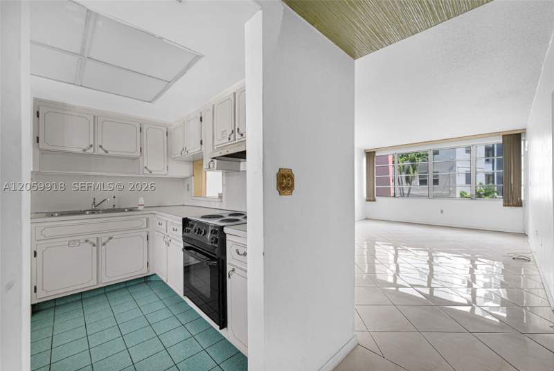 1 bedroom Condominium at 18555 NE 14th Ave 502, Sixth Moorings Condo, Miami — photo 4