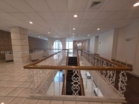 2899 Collins Ave 940, Miami Beach FL - photo 11 of 38