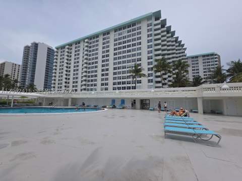 2899 Collins Ave 940, Miami Beach FL - photo 17 of 38