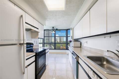 19101 NE 36th Ct 705, Aventura FL - photo 11 of 14