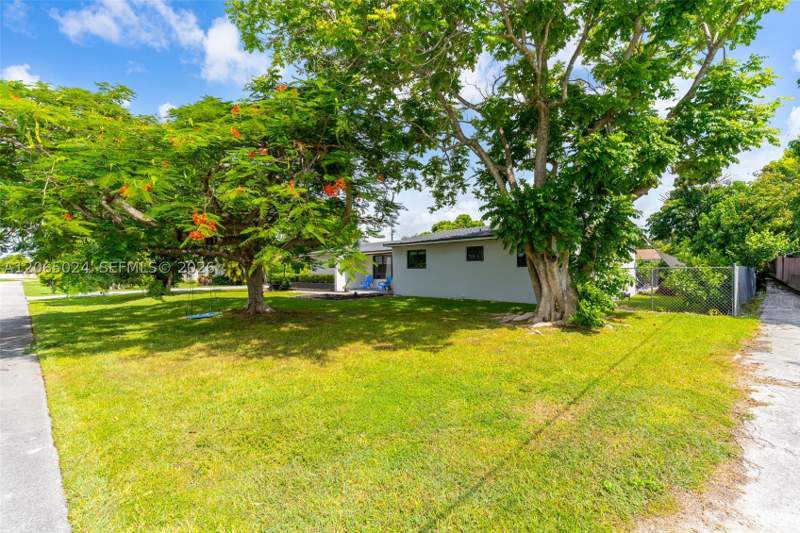 3 bedroom SingleFamilyResidence at 11243 SW 174th Ter, Green Hills Sec 6, Miami — photo 2