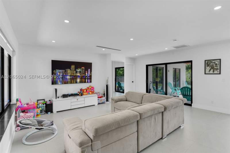 3 bedroom SingleFamilyResidence at 11243 SW 174th Ter, Green Hills Sec 6, Miami — photo 4