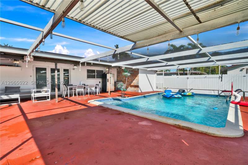 3 bedroom SingleFamilyResidence at 10100 Nicaragua Dr, Cutler Ridge Sec 3, Cutler Bay — photo 3