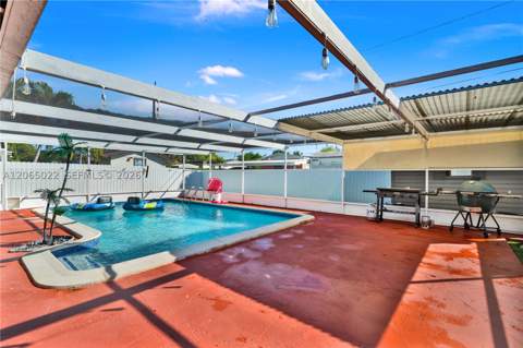 10100 Nicaragua Dr, Cutler Bay FL - photo 6 of 32